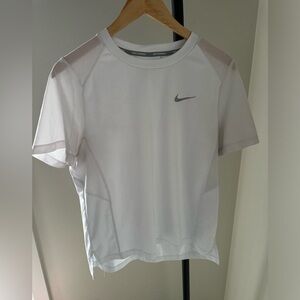 Nike White Fitted Short Sleeve Tee